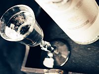 В Дании похищена самая дорогая бутылка водки в мире