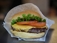 Манчестерский McDonald's продал клиенту 