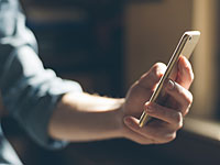 Мужчина, вернувший найденный телефон владельцу, вместо благодарности был избит