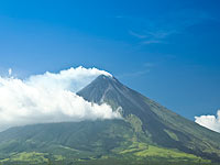 Угроза извержения вулкана на Филиппинах: массовая эвакуация