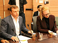 Развозов и Малиновская добились: репатрианты смогут изменить запись о национальности и вероисповедании