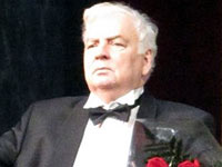 Михаил Державин похоронен на Новодевичьем кладбище рядом с отцом