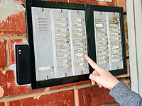 В Киеве 11-летняя девочка обратила в бегство педофила, укусив его