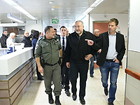 Авигдор Либерман навестил в больнице раненых бойцов ЯМАМ