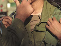 Двое военнослужащих смешанного батальона