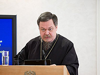 Священник РПЦ, протоиерей Всеволод Чаплин, заявил, что музыканта Шнурова ждет ад