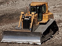 На Филиппинах раздавили бульдозерами и сдали в металлолом более 20 роскошных автомобилей