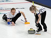 Олимпиада. Керлинг: россияне обыграли китайскую пару