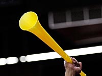 Южноафриканские леваки применили вувузелы против сборной Израиля