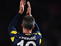 Робин ван Перси забил гол на первой минуте после возвращения в 