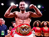 Мурат Гассиев нокаутировал Юньера Дортикоса. В финале встретятся россиянин и украинец