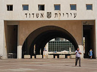 Неизвестные разбили окна в управлениях муниципалитета Ашдода