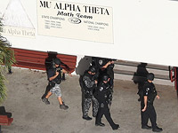 В старшей школе имени Марджори Стоунмэн Даглас в городе Паркленд. 14 февраля 2018 года
