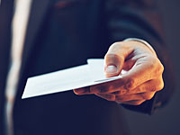 В Москве несколько посольств получили конверты с белым порошком