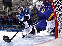 Хоккей. Финки вышли в полуфинал олимпиады, разгромив сборную Швеции