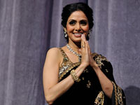 Власти Дубая разрешили передать родственникам тело звезды Болливуда Шридеви